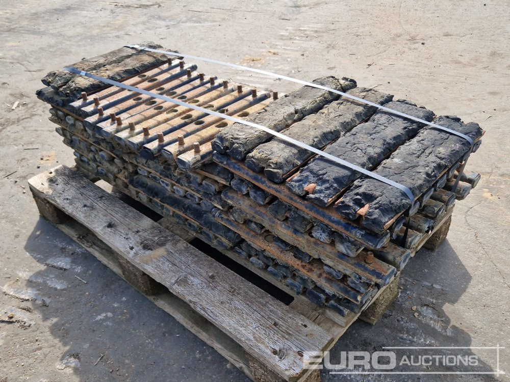 Pallet of Floor Plates to suit Caterpillar 308 - Bouwmaterieel: afbeelding 1 Pallet of Floor Plates to suit Caterpillar 308 - Bouwmaterieel: afbeelding 1