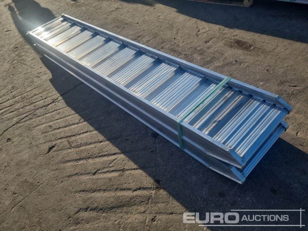 Unused 148.30L Aluminium Loading Rampes (2 of) 9000kg Capacity, 3000mm Length - Laadbrug: afbeelding 4 Unused 148.30L Aluminium Loading Rampes (2 of) 9000kg Capacity, 3000mm Length - Laadbrug: afbeelding 4