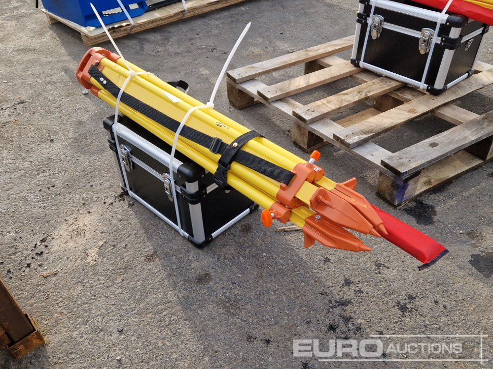 Unused 2025 SKLP Self-Leveling Rotary Laser Level with Batteries, Receiver, Tripod, Grade Rod - Werkplaats toebehoor: afbeelding 3 Unused 2025 SKLP Self-Leveling Rotary Laser Level with Batteries, Receiver, Tripod, Grade Rod - Werkplaats toebehoor: afbeelding 3