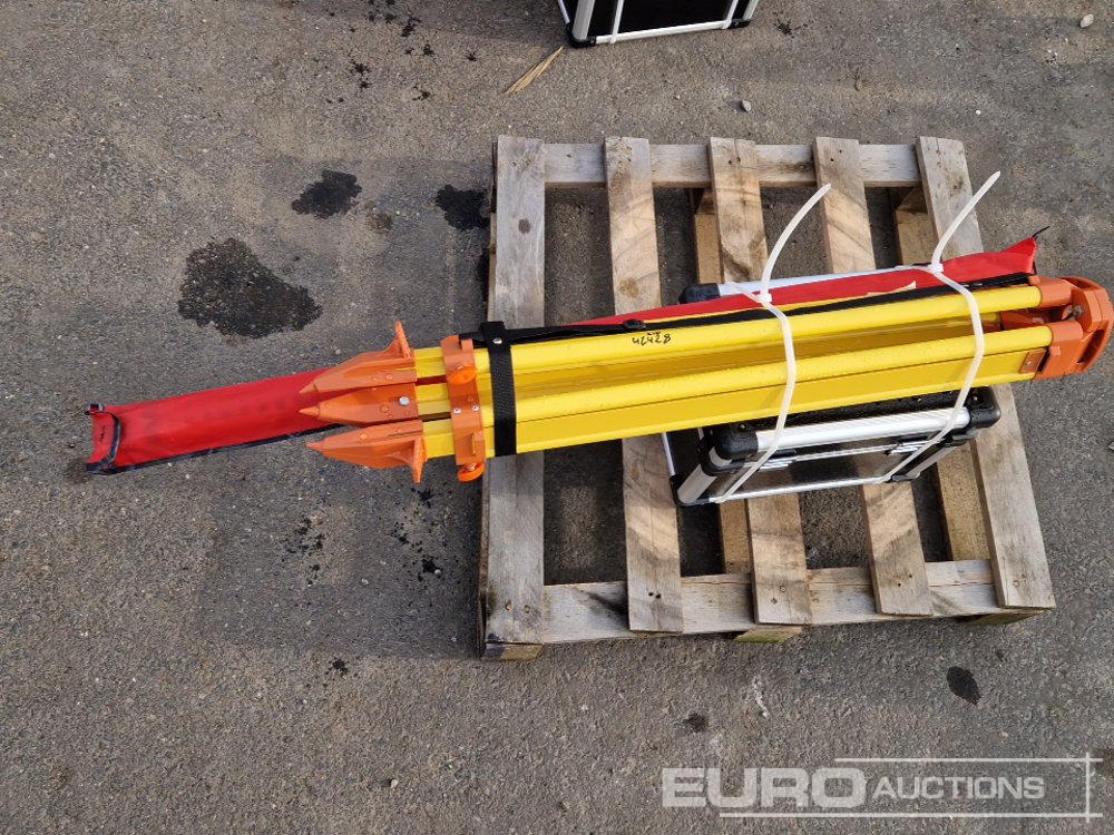 Unused 2025 SKLP Self-Leveling Rotary Laser Level with Batteries, Receiver, Tripod, Grade Rod - Werkplaats toebehoor: afbeelding 5 Unused 2025 SKLP Self-Leveling Rotary Laser Level with Batteries, Receiver, Tripod, Grade Rod - Werkplaats toebehoor: afbeelding 5