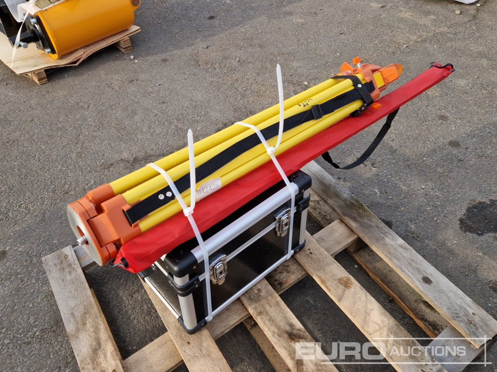 Unused 2025 SKLP Self-Leveling Rotary Laser Level with Batteries, Receiver, Tripod, Grade Rod - Werkplaats toebehoor: afbeelding 2 Unused 2025 SKLP Self-Leveling Rotary Laser Level with Batteries, Receiver, Tripod, Grade Rod - Werkplaats toebehoor: afbeelding 2