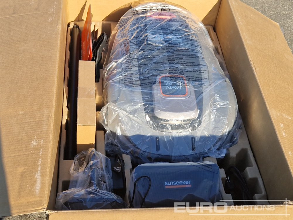 Unused SunSeeker X5 Robotic Lawnmower, 2,000m² - Bouwmaterieel: afbeelding 1 Unused SunSeeker X5 Robotic Lawnmower, 2,000m² - Bouwmaterieel: afbeelding 1