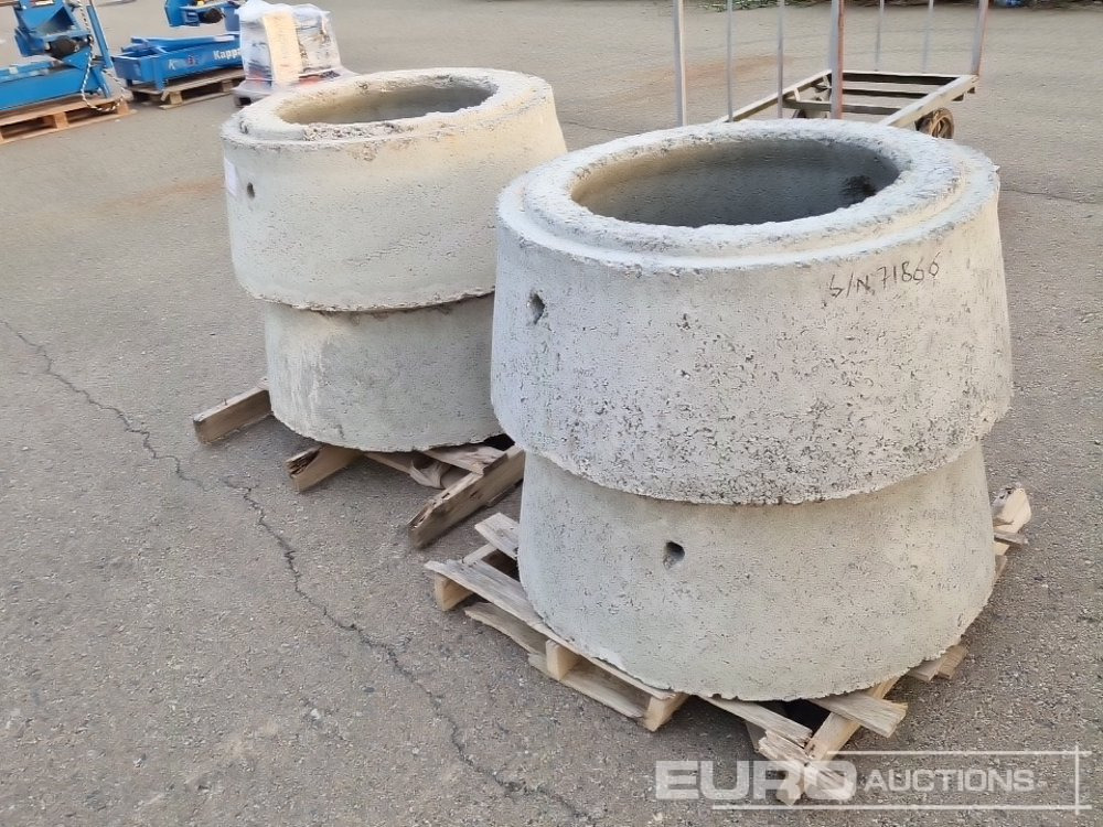 Concrete Tubes (4 of) - Bouwmaterieel: afbeelding 3 Concrete Tubes (4 of) - Bouwmaterieel: afbeelding 3