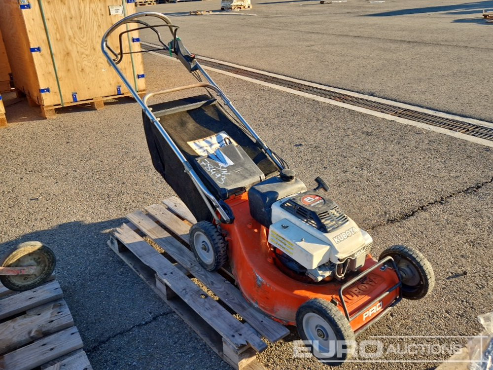 Kubota Gasoline Lawn Mower - Bouwmaterieel: afbeelding 2 Kubota Gasoline Lawn Mower - Bouwmaterieel: afbeelding 2