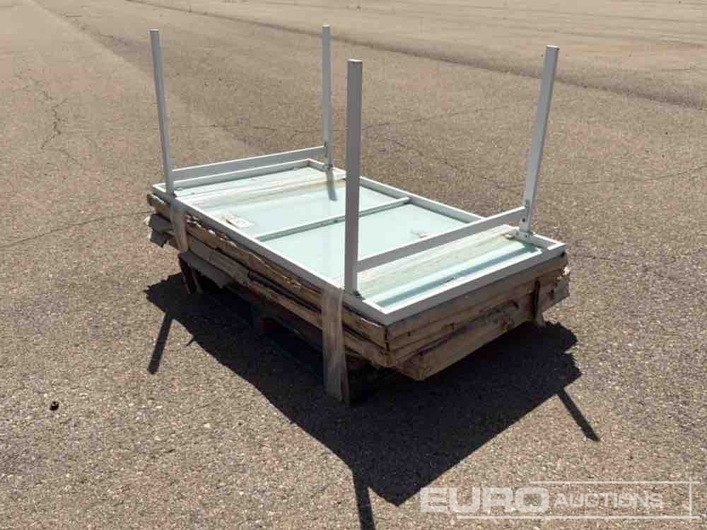 Pallet of Glass Table (6 of) - Bouwmaterieel: afbeelding 1 Pallet of Glass Table (6 of) - Bouwmaterieel: afbeelding 1