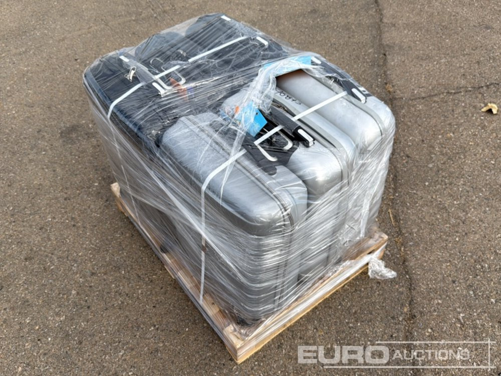 Pallet of Suitcase (6 of) - Bouwmaterieel: afbeelding 1 Pallet of Suitcase (6 of) - Bouwmaterieel: afbeelding 1