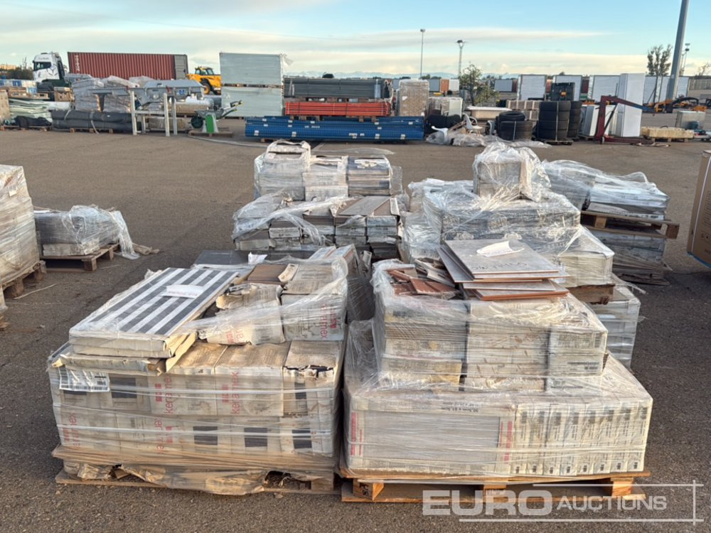 Pallet of Various Tiles (13 of) - Bouwmaterieel: afbeelding 2 Pallet of Various Tiles (13 of) - Bouwmaterieel: afbeelding 2