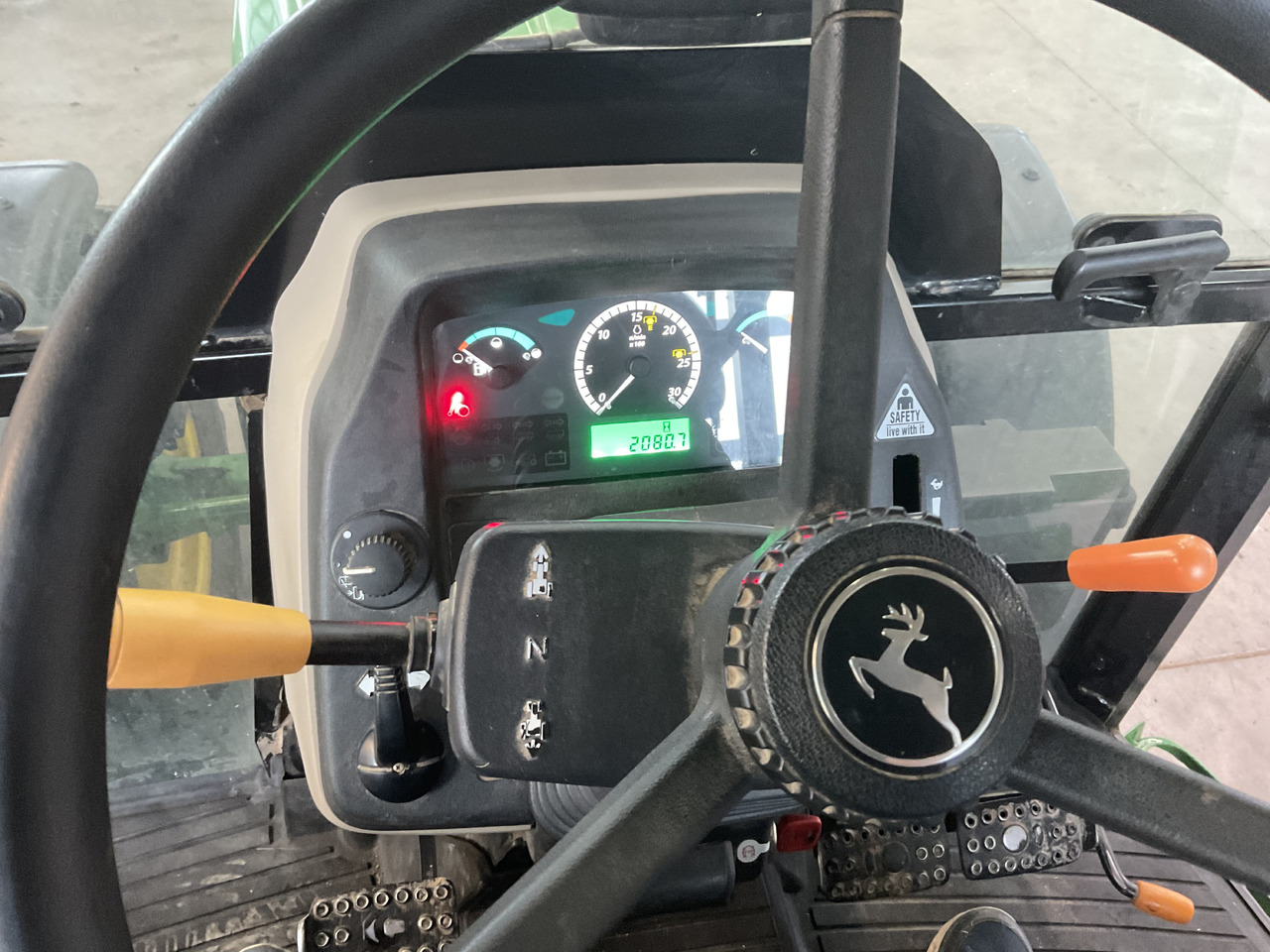 John Deere 5055 E - Tractor: afbeelding 2 John Deere 5055 E - Tractor: afbeelding 2