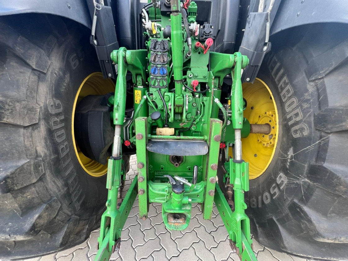 John Deere 6215 R - Tractor: afbeelding 3 John Deere 6215 R - Tractor: afbeelding 3