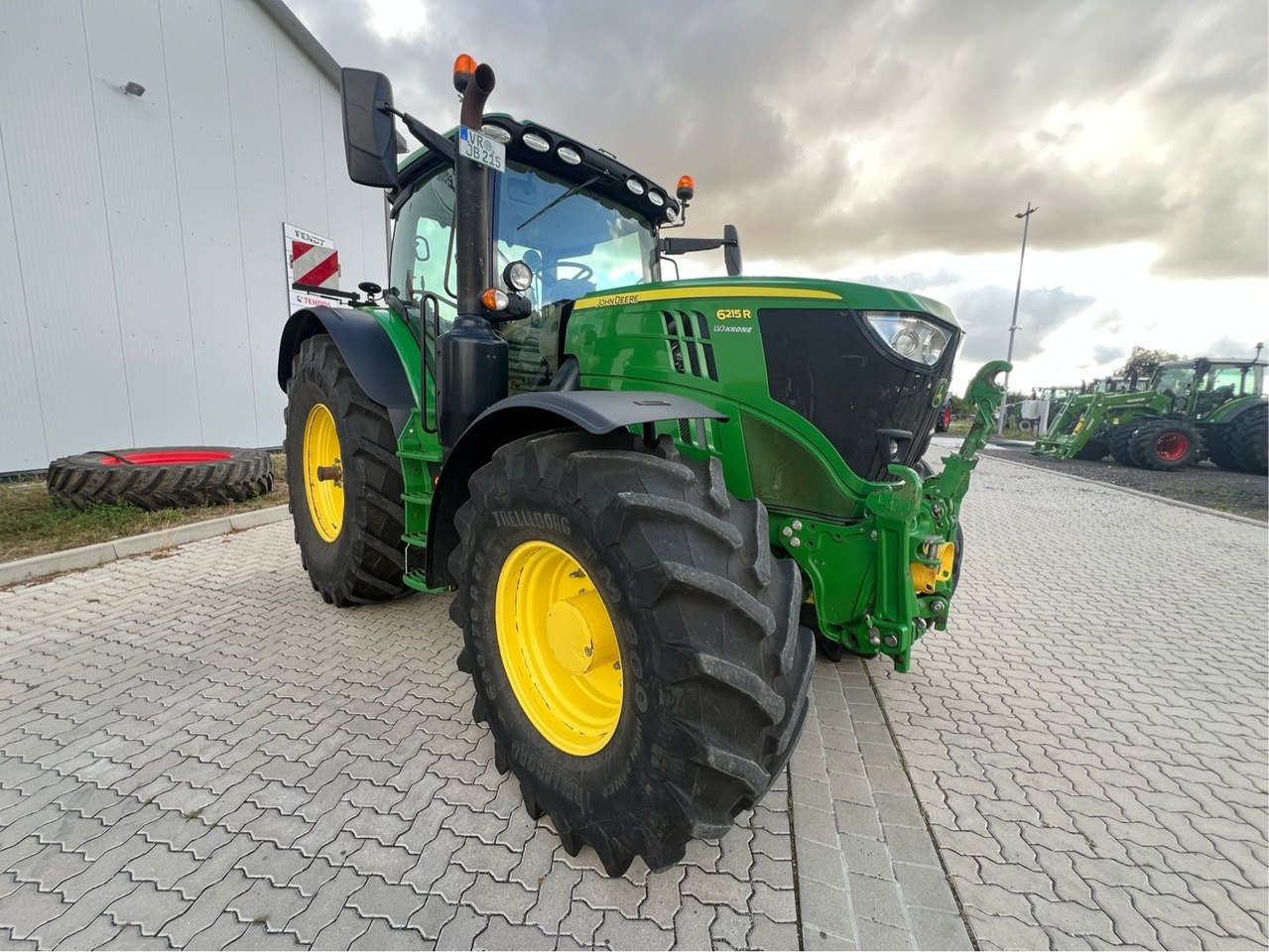 John Deere 6215 R - Tractor: afbeelding 1 John Deere 6215 R - Tractor: afbeelding 1