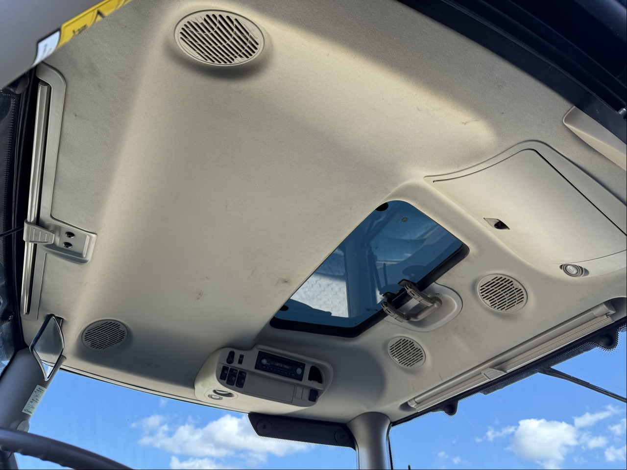 Tractor John Deere 6215R: afbeelding 11