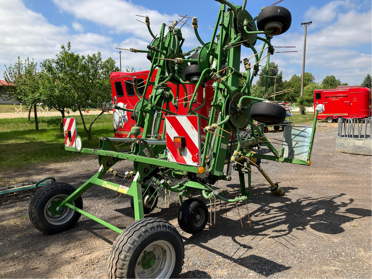 Krone KWT 8.82/8 - Hooischudder: afbeelding 2 Krone KWT 8.82/8 - Hooischudder: afbeelding 2