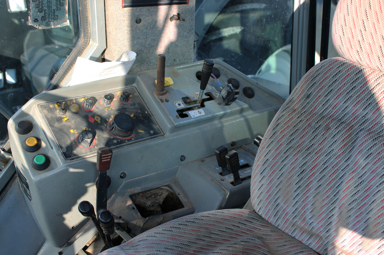 Massey Ferguson 3085 - Tractor: afbeelding 2 Massey Ferguson 3085 - Tractor: afbeelding 2