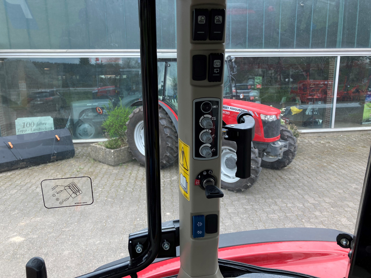 Massey Ferguson 4708 M Cab Essential - Tractor: afbeelding 3 Massey Ferguson 4708 M Cab Essential - Tractor: afbeelding 3