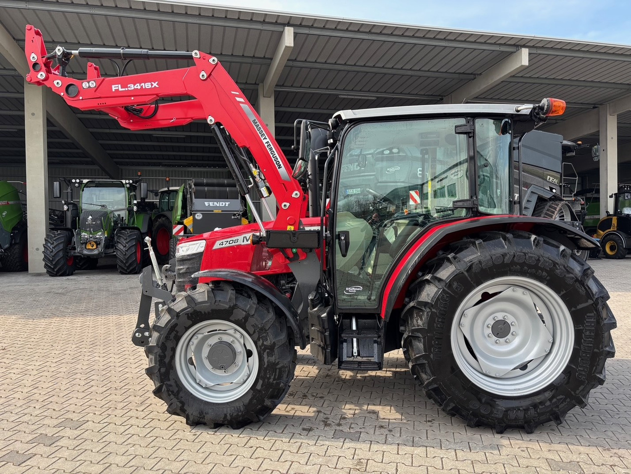 Massey Ferguson 4708M - Tractor: afbeelding 1 Massey Ferguson 4708M - Tractor: afbeelding 1