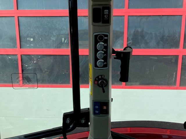 Massey Ferguson 5712 M 4WD Cab Essential - Tractor: afbeelding 3 Massey Ferguson 5712 M 4WD Cab Essential - Tractor: afbeelding 3
