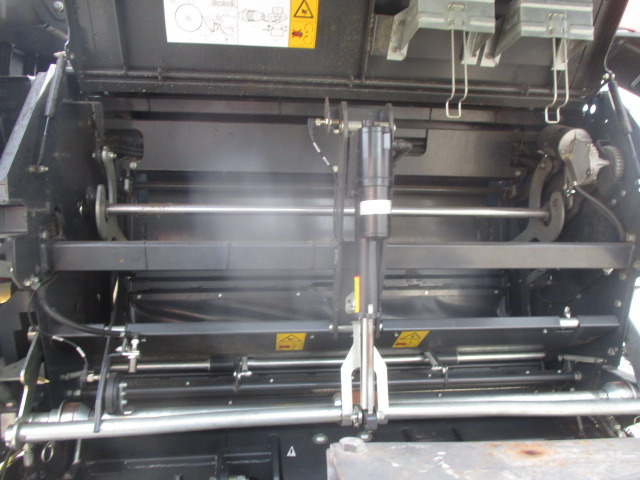 Massey Ferguson MF 716 Press-Wickel-Komb - Hooi-/ Voedermachine: afbeelding 4 Massey Ferguson MF 716 Press-Wickel-Komb - Hooi-/ Voedermachine: afbeelding 4