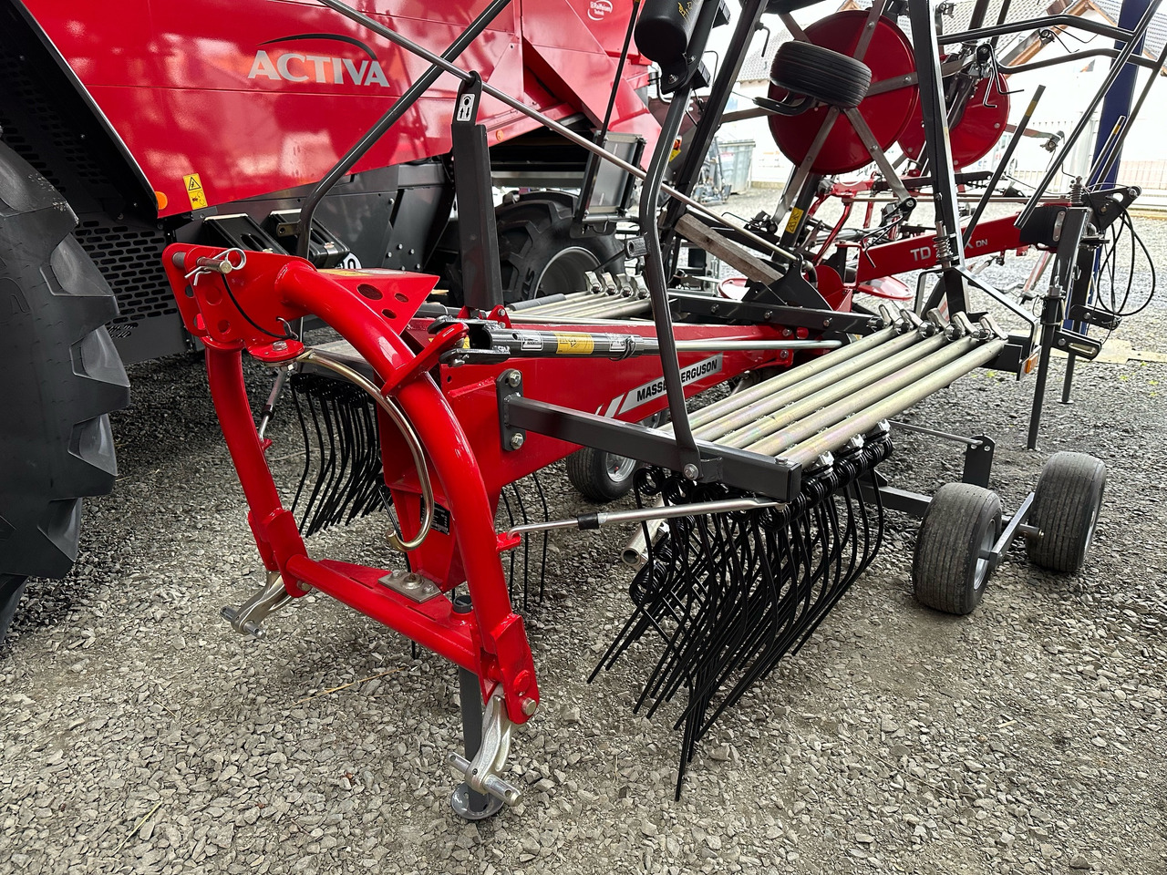 Massey Ferguson RK 451 DN - Hooischudder: afbeelding 2 Massey Ferguson RK 451 DN - Hooischudder: afbeelding 2