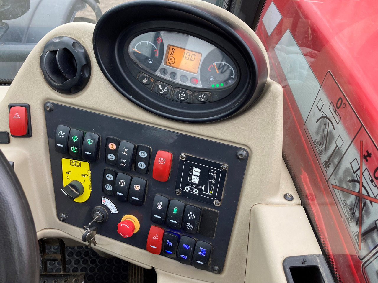 Massey Ferguson Telekoplader TH 7038 - Verreiker: afbeelding 2 Massey Ferguson Telekoplader TH 7038 - Verreiker: afbeelding 2
