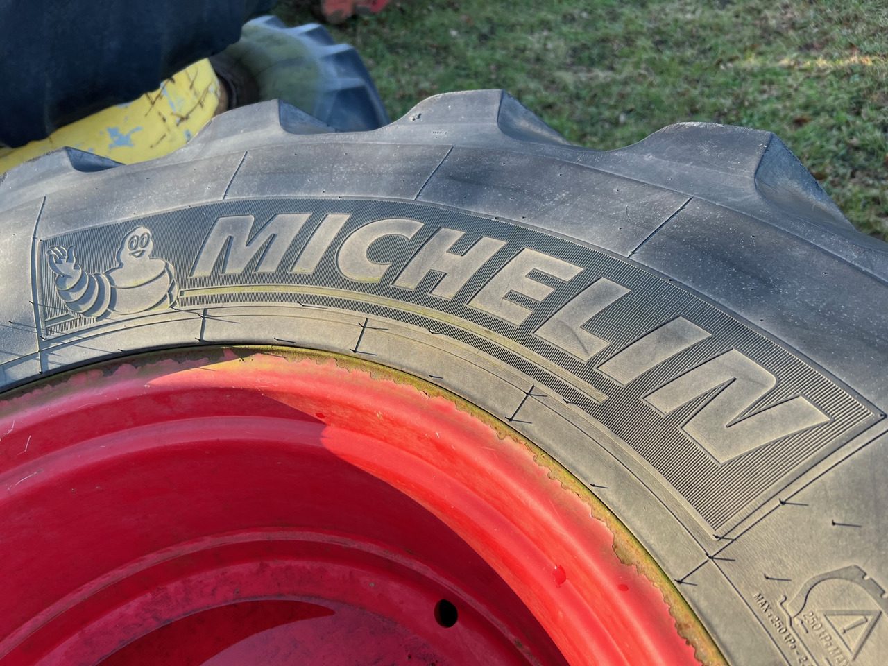 Michelin 1x Rad 600/65 R28 - Banden en velgen: afbeelding 4 Michelin 1x Rad 600/65 R28 - Banden en velgen: afbeelding 4