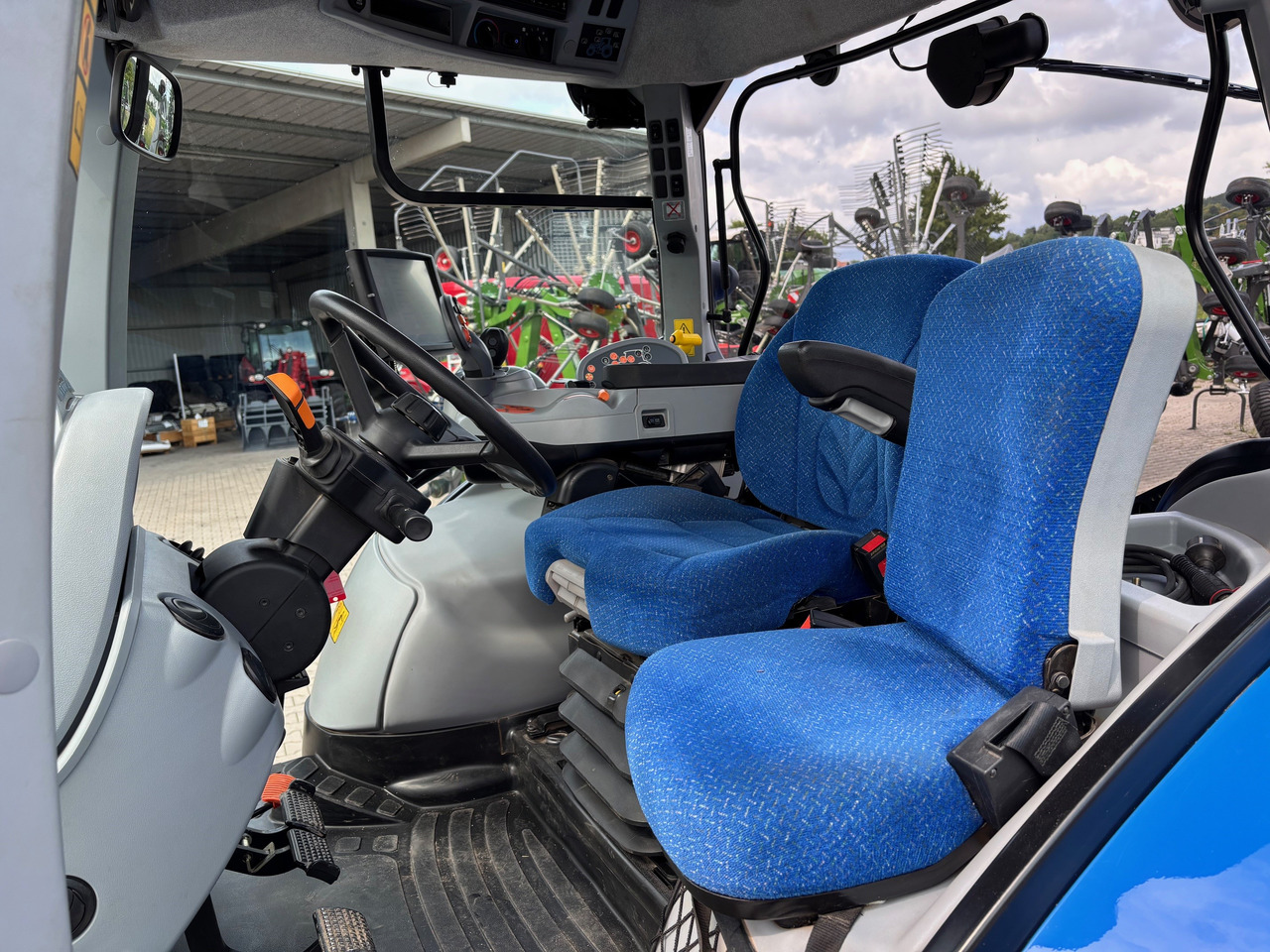 New Holland T6.140 Auto Command - Tractor: afbeelding 4 New Holland T6.140 Auto Command - Tractor: afbeelding 4