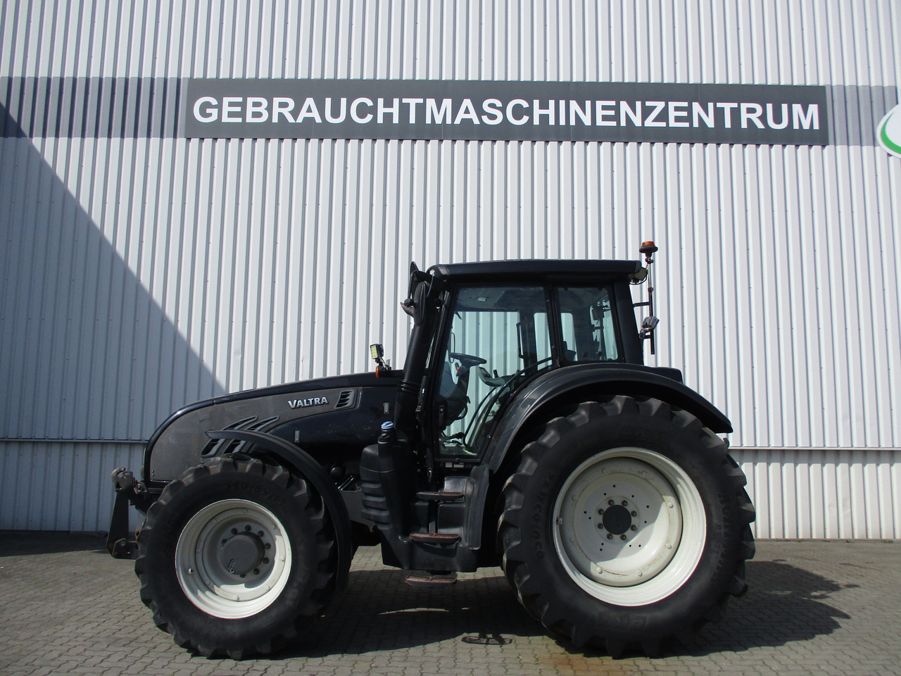 Valtra T 213 - Tractor: afbeelding 1 Valtra T 213 - Tractor: afbeelding 1