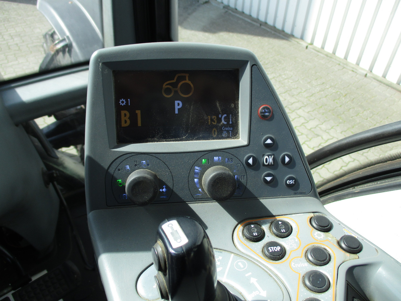Valtra T 213 - Tractor: afbeelding 4 Valtra T 213 - Tractor: afbeelding 4