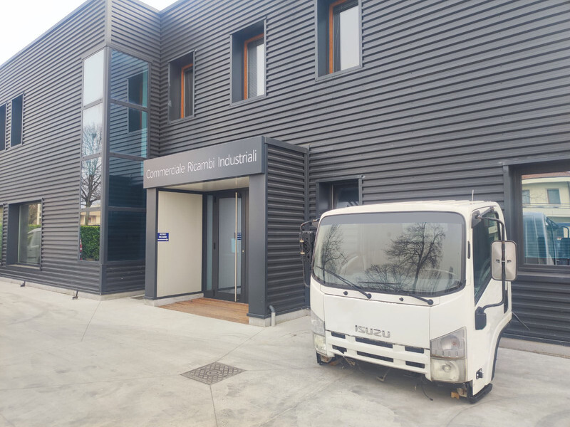 Isuzu NLR NL 77 85 "N - L" - Cabine en interieur voor Vrachtwagen: afbeelding 2 Isuzu NLR NL 77 85 "N - L" - Cabine en interieur voor Vrachtwagen: afbeelding 2