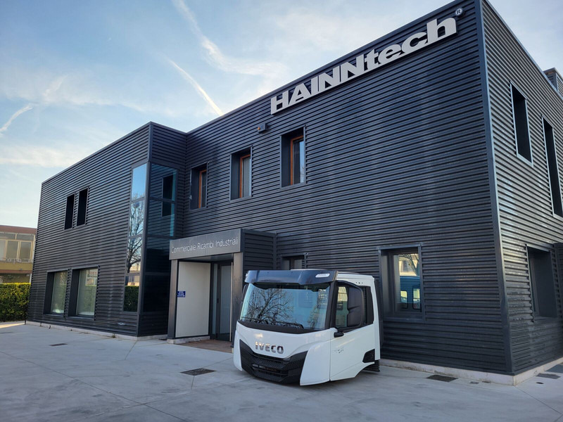 Iveco STRALIS TRAKKER S - Way / X - Way / T - Way EURO 6 - Cabine en interieur voor Vrachtwagen: afbeelding 1 Iveco STRALIS TRAKKER S - Way / X - Way / T - Way EURO 6 - Cabine en interieur voor Vrachtwagen: afbeelding 1