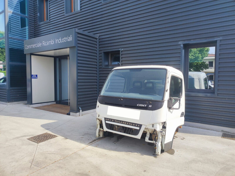 Mitsubishi CANTER " S TYPE " - Cabine en interieur voor Vrachtwagen: afbeelding 4 Mitsubishi CANTER " S TYPE " - Cabine en interieur voor Vrachtwagen: afbeelding 4