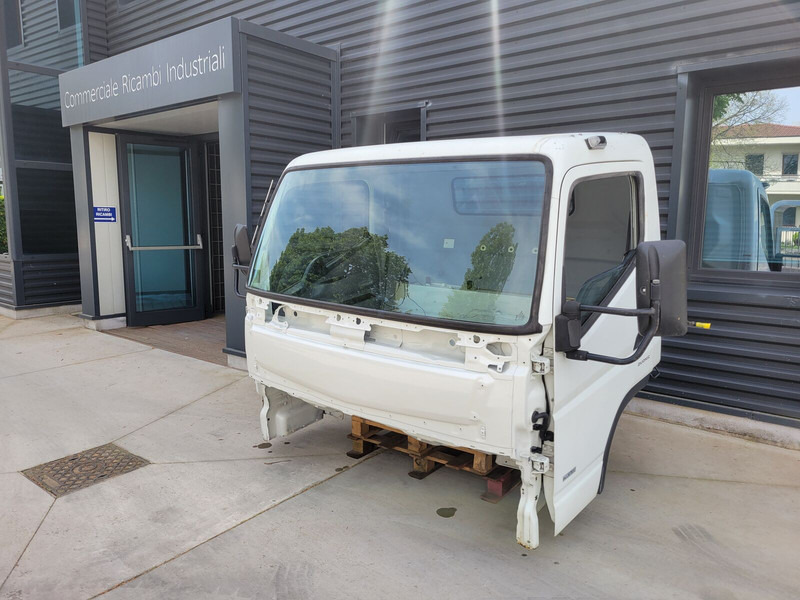 Mitsubishi Fuso "C" - Cabine en interieur voor Vrachtwagen: afbeelding 4 Mitsubishi Fuso "C" - Cabine en interieur voor Vrachtwagen: afbeelding 4
