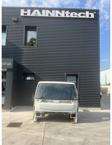 Mitsubishi Fuso CANTER C TYPE 2040 mm - Cabine en interieur voor Vrachtwagen: afbeelding 4 Mitsubishi Fuso CANTER C TYPE 2040 mm - Cabine en interieur voor Vrachtwagen: afbeelding 4