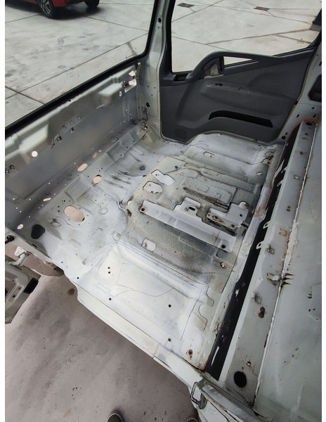 Mitsubishi Fuso CANTER S TYPE EURO 5 EURO 6 MODEL - Cabine en interieur voor Vrachtwagen: afbeelding 3 Mitsubishi Fuso CANTER S TYPE EURO 5 EURO 6 MODEL - Cabine en interieur voor Vrachtwagen: afbeelding 3