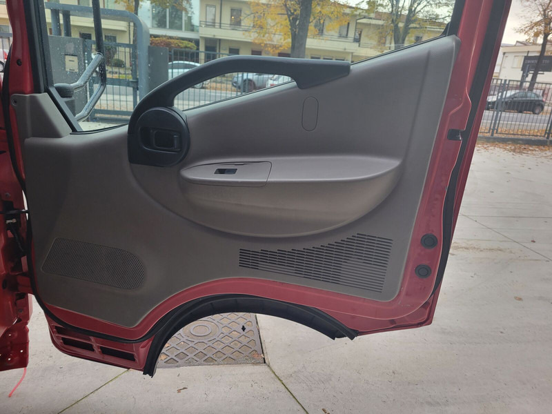Nissan Cabstar - Cabine en interieur voor Vrachtwagen: afbeelding 4 Nissan Cabstar - Cabine en interieur voor Vrachtwagen: afbeelding 4