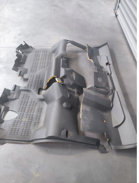 Nissan Floor Mat - Cabine en interieur voor Vrachtwagen: afbeelding 1 Nissan Floor Mat - Cabine en interieur voor Vrachtwagen: afbeelding 1