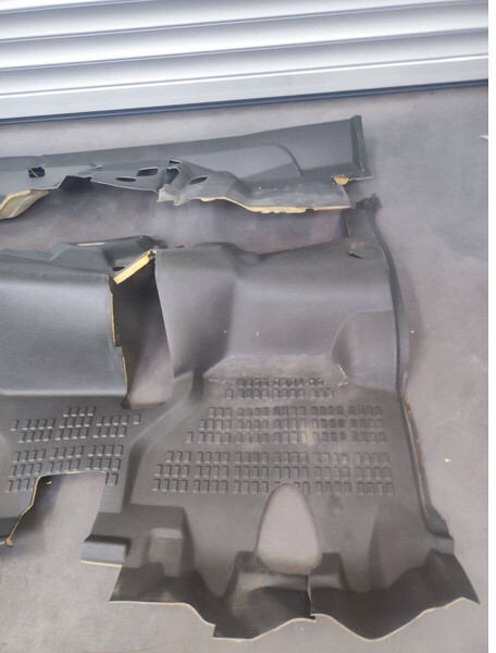 Nissan Floor Mat - Cabine en interieur voor Vrachtwagen: afbeelding 5 Nissan Floor Mat - Cabine en interieur voor Vrachtwagen: afbeelding 5