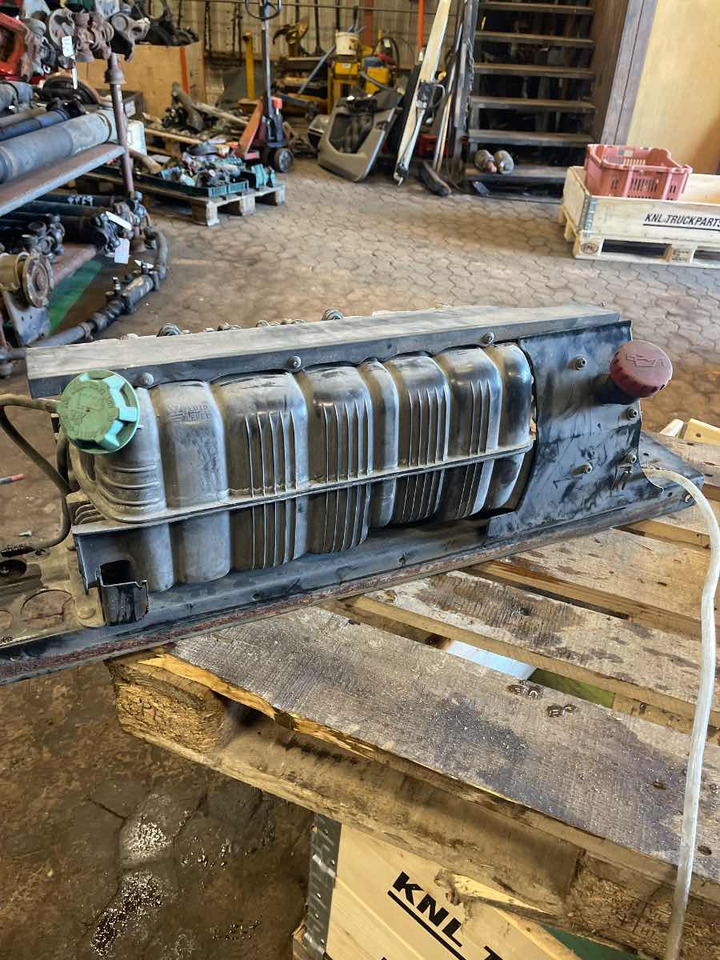 MAN EXPANSION TANK 81.06102-6232 - Koelsysteem voor Vrachtwagen: afbeelding 1 MAN EXPANSION TANK 81.06102-6232 - Koelsysteem voor Vrachtwagen: afbeelding 1