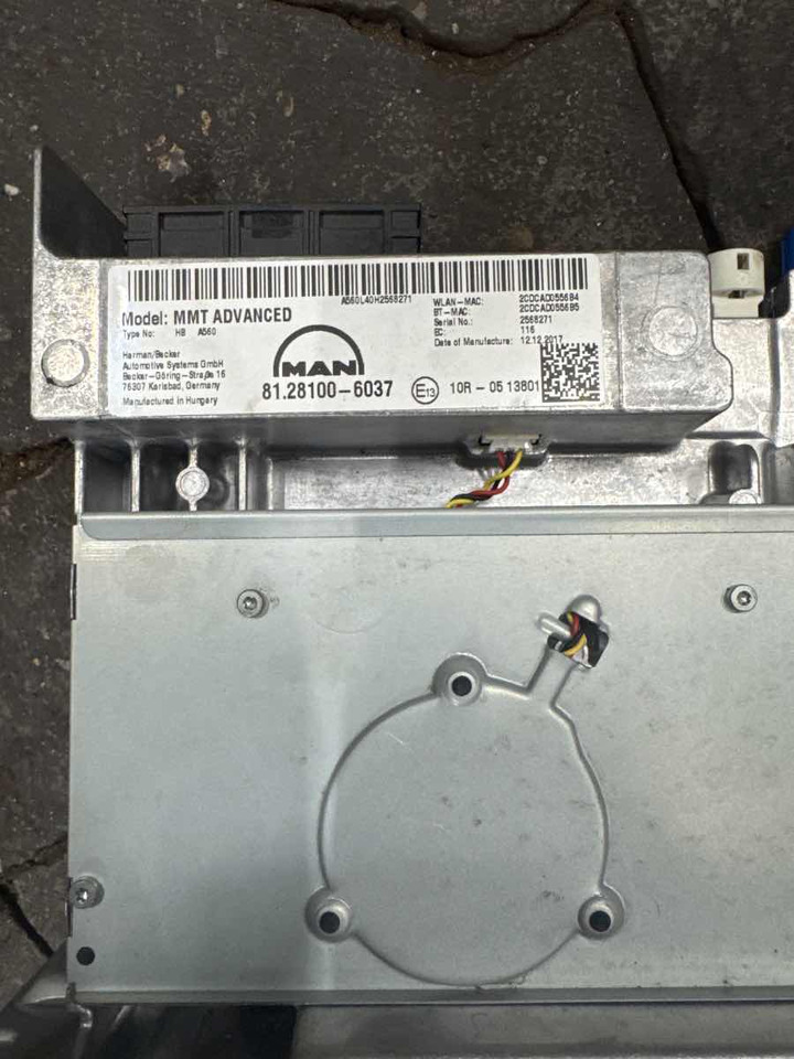 MAN RADIO / NAVI 81.28100-6037 - Elektrisch systeem voor Vrachtwagen: afbeelding 2 MAN RADIO / NAVI 81.28100-6037 - Elektrisch systeem voor Vrachtwagen: afbeelding 2