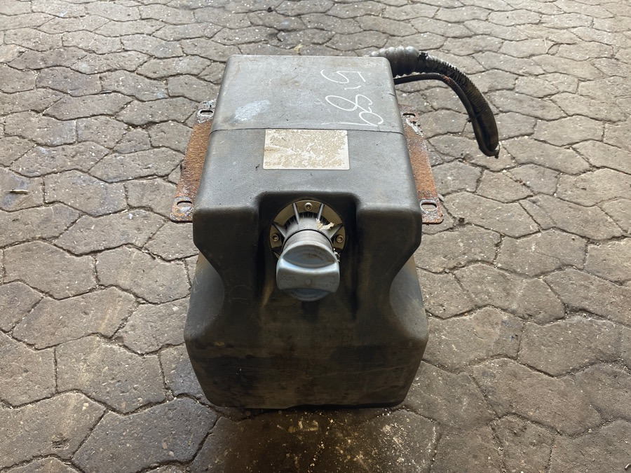 MAN UREA ADBLUE TANK 35 L. 81.15402-5006 - Brandstoftoevoer voor Vrachtwagen: afbeelding 2 MAN UREA ADBLUE TANK 35 L. 81.15402-5006 - Brandstoftoevoer voor Vrachtwagen: afbeelding 2