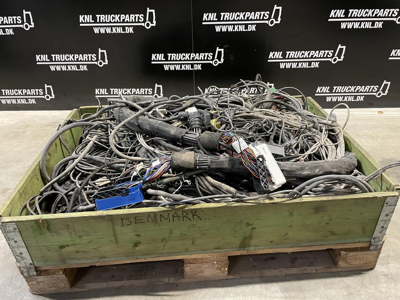 SCANIA COMPLTE CABELS / WIRING NGR S580 6X4 - Kabels/ Draden voor Vrachtwagen: afbeelding 1 SCANIA COMPLTE CABELS / WIRING NGR S580 6X4 - Kabels/ Draden voor Vrachtwagen: afbeelding 1
