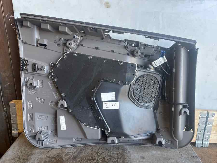 SCANIA DOOR TRIM 2935304 RH - Cabine en interieur voor Vrachtwagen: afbeelding 2 SCANIA DOOR TRIM 2935304 RH - Cabine en interieur voor Vrachtwagen: afbeelding 2