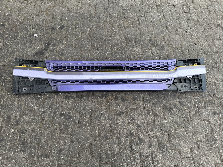 SCANIA NGR GRILL LOWER - Carrosserie en exterieur voor Vrachtwagen: afbeelding 1 SCANIA NGR GRILL LOWER - Carrosserie en exterieur voor Vrachtwagen: afbeelding 1