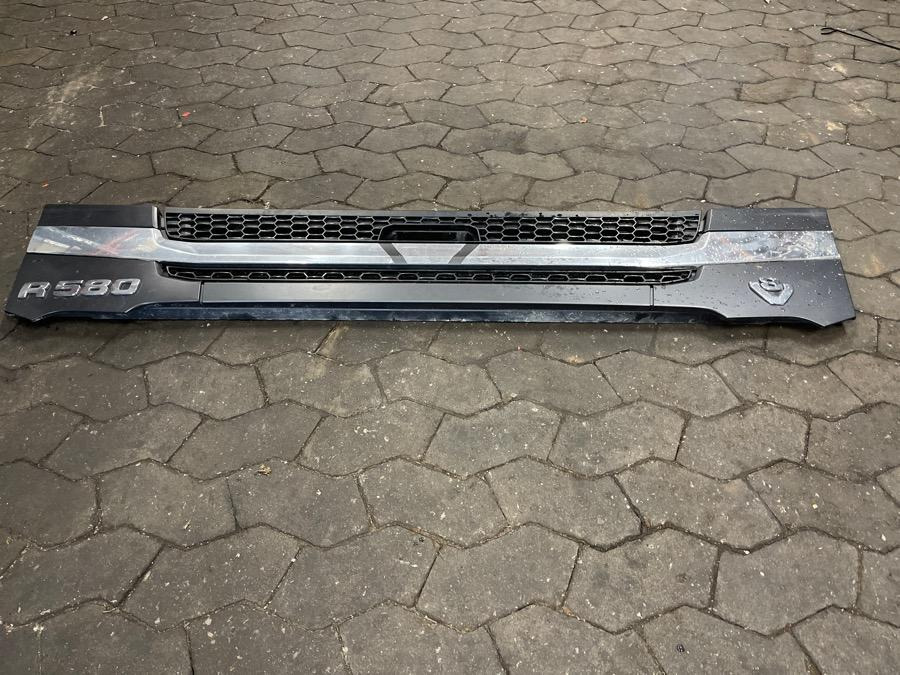 SCANIA NGR GRILL LOWER - Carrosserie en exterieur voor Vrachtwagen: afbeelding 2 SCANIA NGR GRILL LOWER - Carrosserie en exterieur voor Vrachtwagen: afbeelding 2