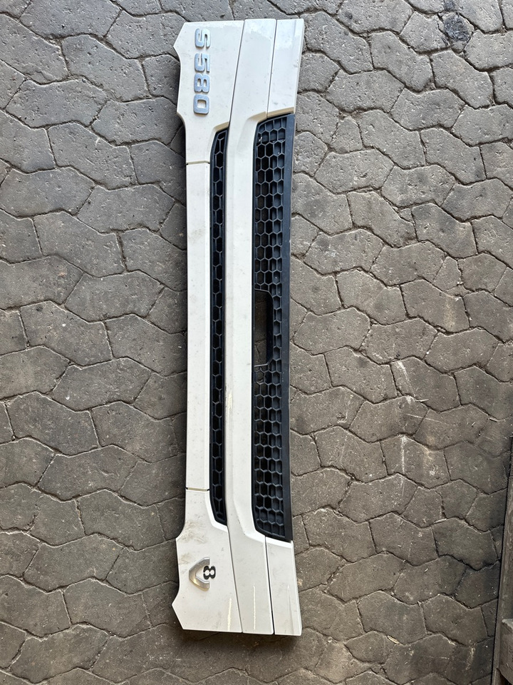 SCANIA NGR GRILL LOWER - Carrosserie en exterieur voor Vrachtwagen: afbeelding 1 SCANIA NGR GRILL LOWER - Carrosserie en exterieur voor Vrachtwagen: afbeelding 1