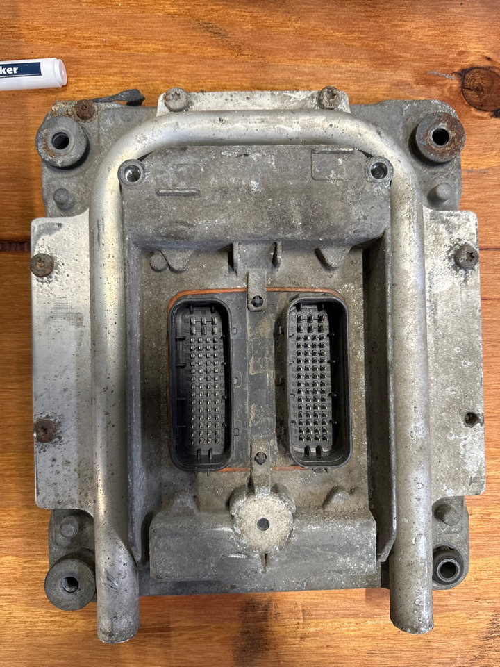 VOLVO ECU 60100000 PO3 - ECU voor Vrachtwagen: afbeelding 2 VOLVO ECU 60100000 PO3 - ECU voor Vrachtwagen: afbeelding 2
