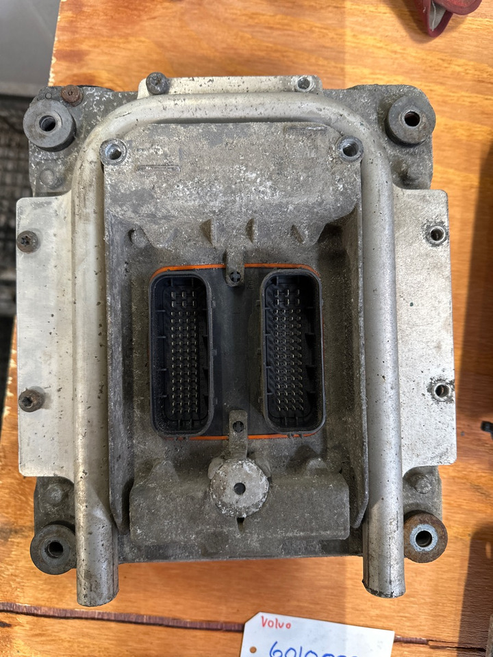 VOLVO ECU 60100000 PO6 - ECU voor Vrachtwagen: afbeelding 2 VOLVO ECU 60100000 PO6 - ECU voor Vrachtwagen: afbeelding 2