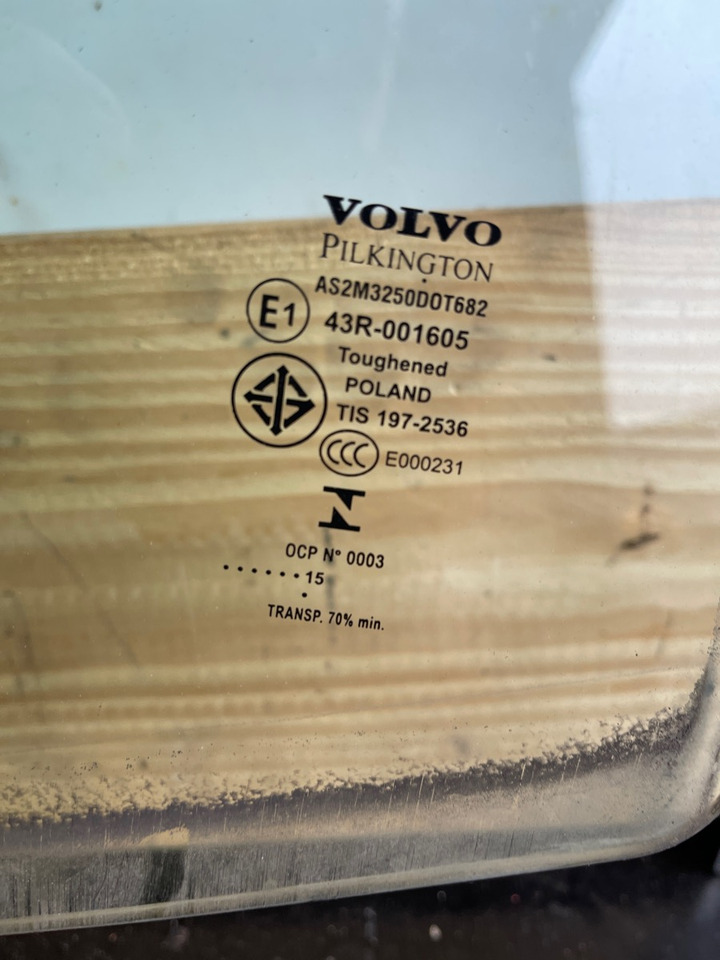 VOLVO FH4 WINDOW 84043040 - Cabine en interieur voor Vrachtwagen: afbeelding 2 VOLVO FH4 WINDOW 84043040 - Cabine en interieur voor Vrachtwagen: afbeelding 2