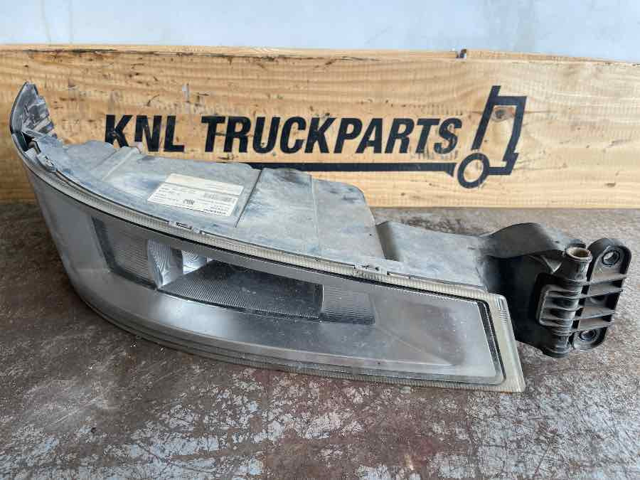 VOLVO FOG LAMP 22332592 RH - Lichten/ Verlichting voor Vrachtwagen: afbeelding 1 VOLVO FOG LAMP 22332592 RH - Lichten/ Verlichting voor Vrachtwagen: afbeelding 1