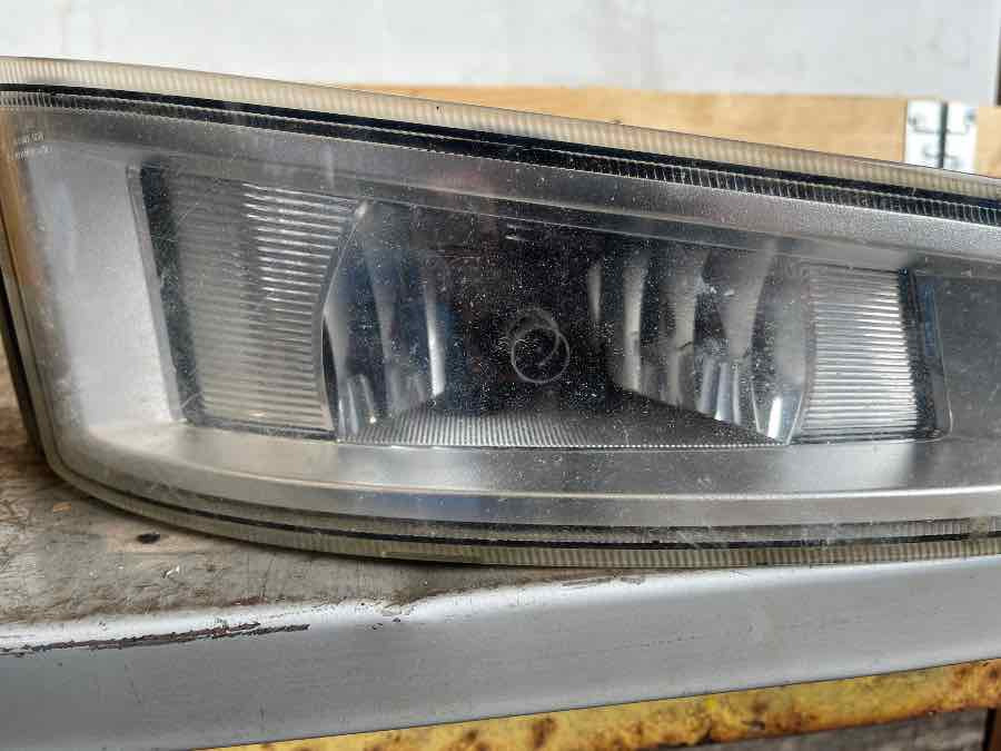 VOLVO FOG LAMP 22332592 RH - Lichten/ Verlichting voor Vrachtwagen: afbeelding 4 VOLVO FOG LAMP 22332592 RH - Lichten/ Verlichting voor Vrachtwagen: afbeelding 4
