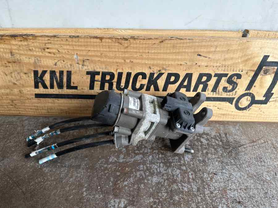 VOLVO FOOT BRAKE VALVE 21390592 - Remventiel voor Vrachtwagen: afbeelding 1 VOLVO FOOT BRAKE VALVE 21390592 - Remventiel voor Vrachtwagen: afbeelding 1